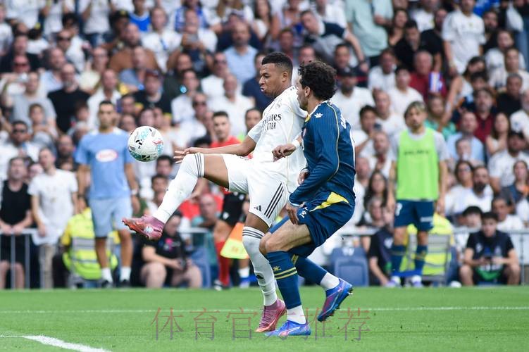 西甲-本泽马双响+任意球破门!皇马3-1西班牙人 西甲-本泽马双响+任意球破门!皇马3-1西班牙人